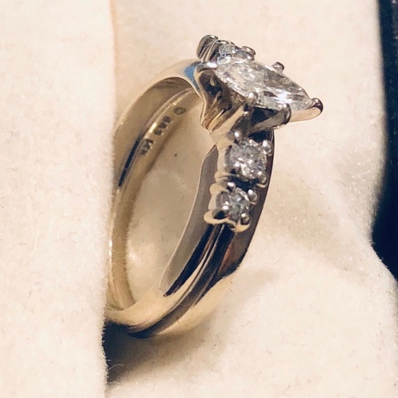 🚫SOLD🚫Kay Jewelers 14k White Gold Diamond Ring - Picture 4 of 9